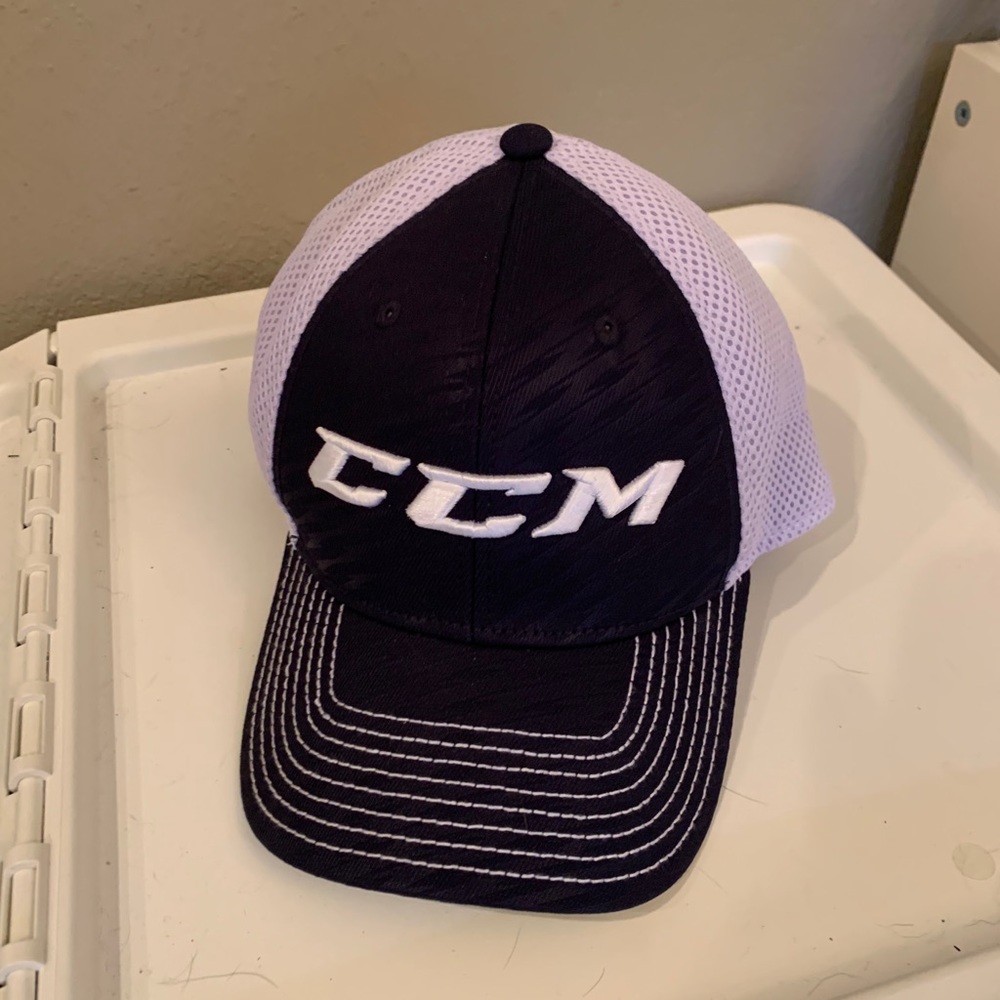 Men’s CCM xl fitted hat